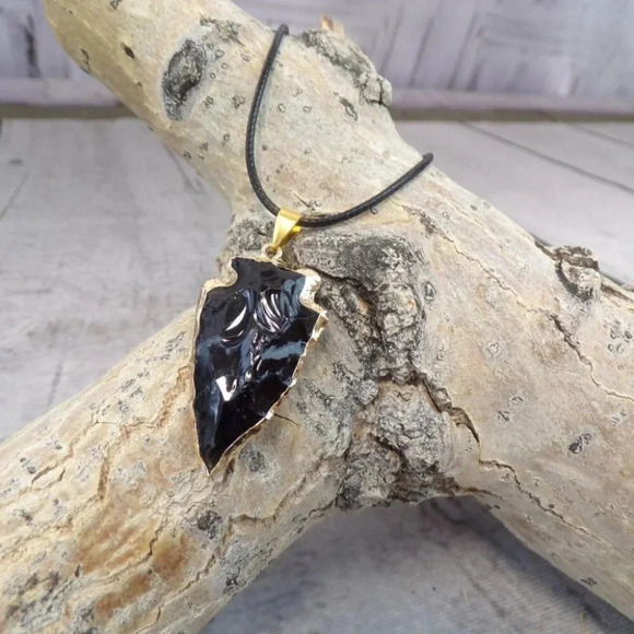 Stunning Black Obsidian Arrowhead Necklace with Gold Leaf - Picture 2 of 6